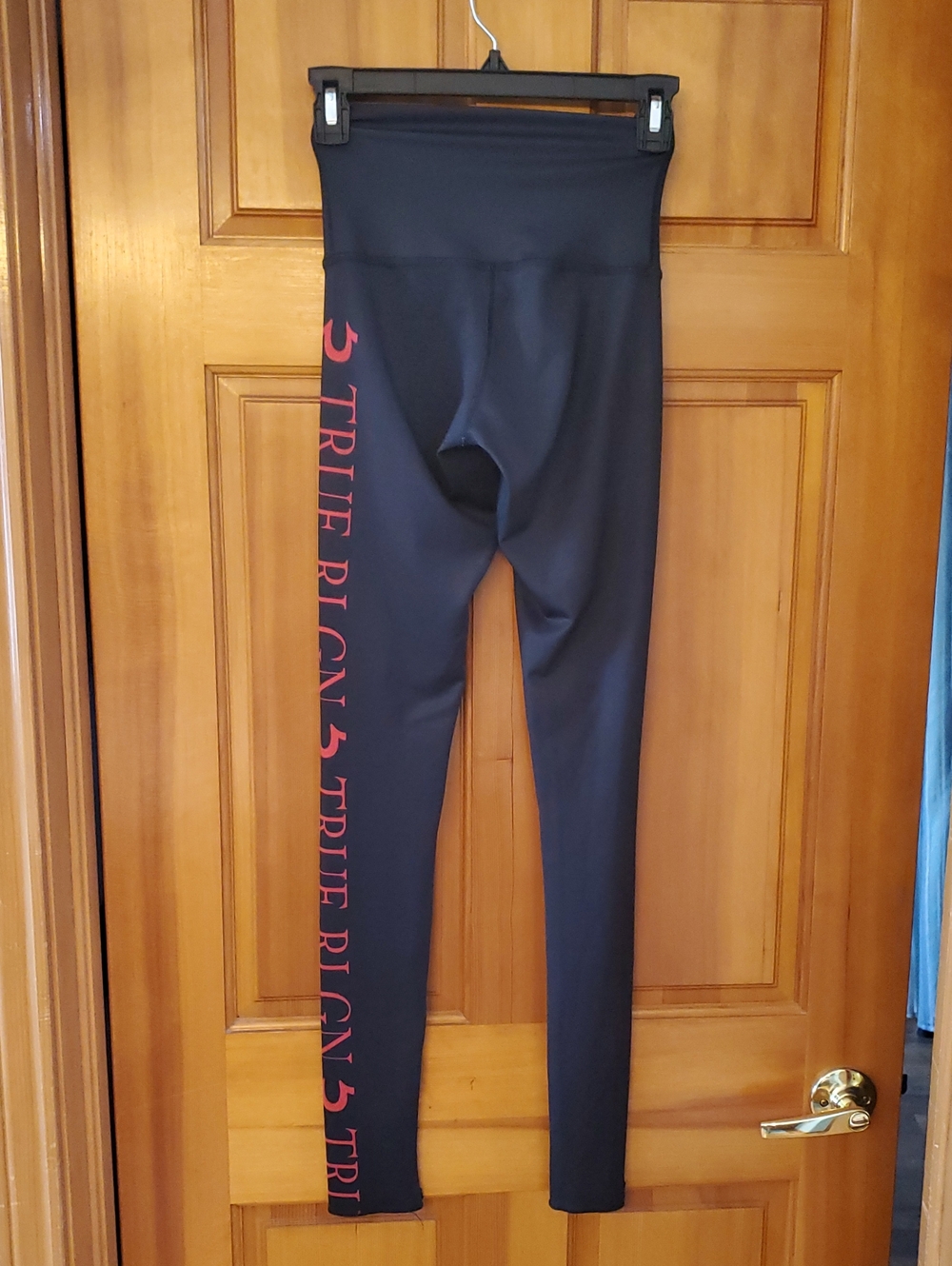 True Religion High-Waist Women's Black Performance Leggings Red Logo Size XS - Picture 9 of 10